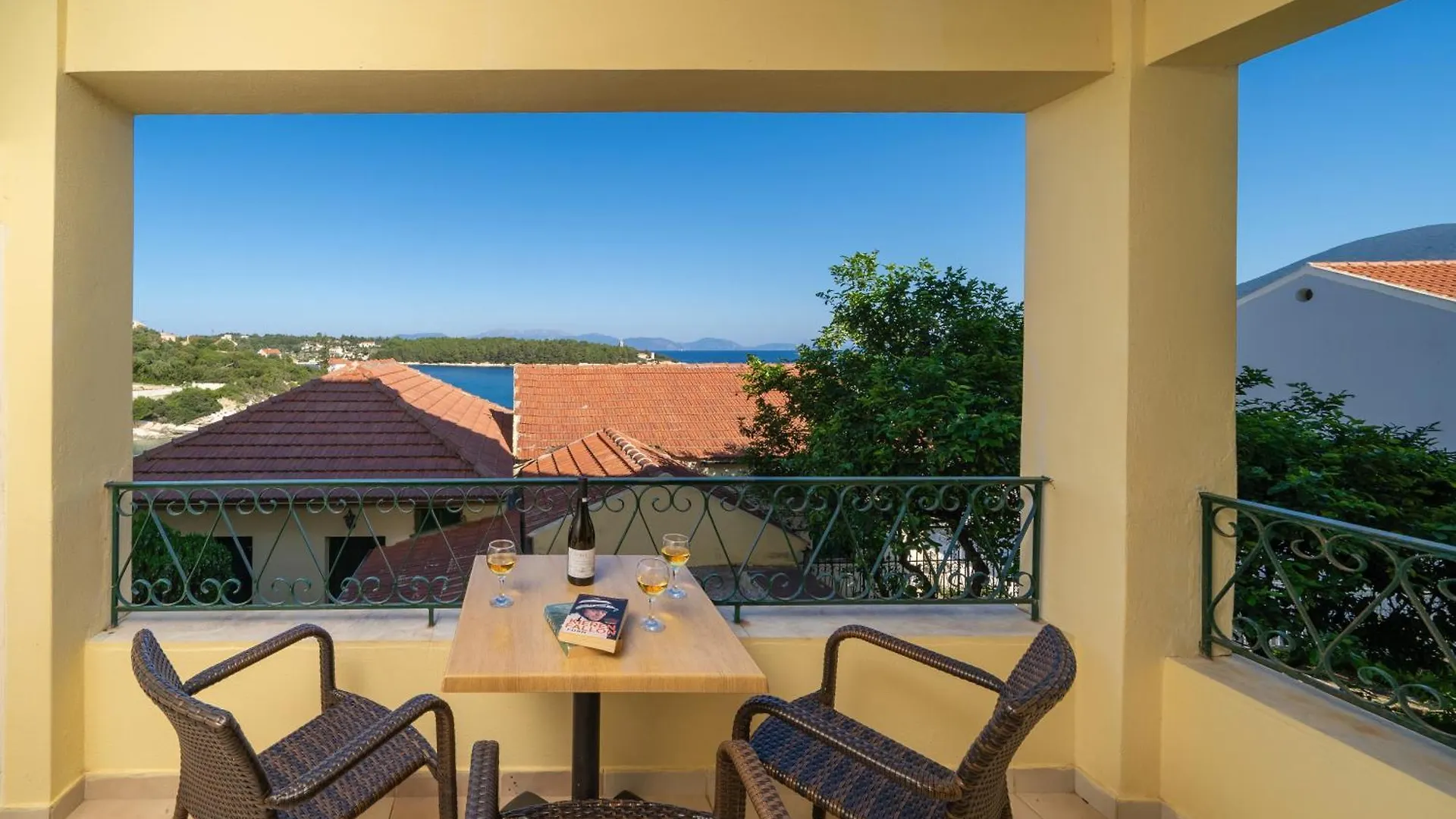 Stella Hotel Apartments Fiskardo 3*,