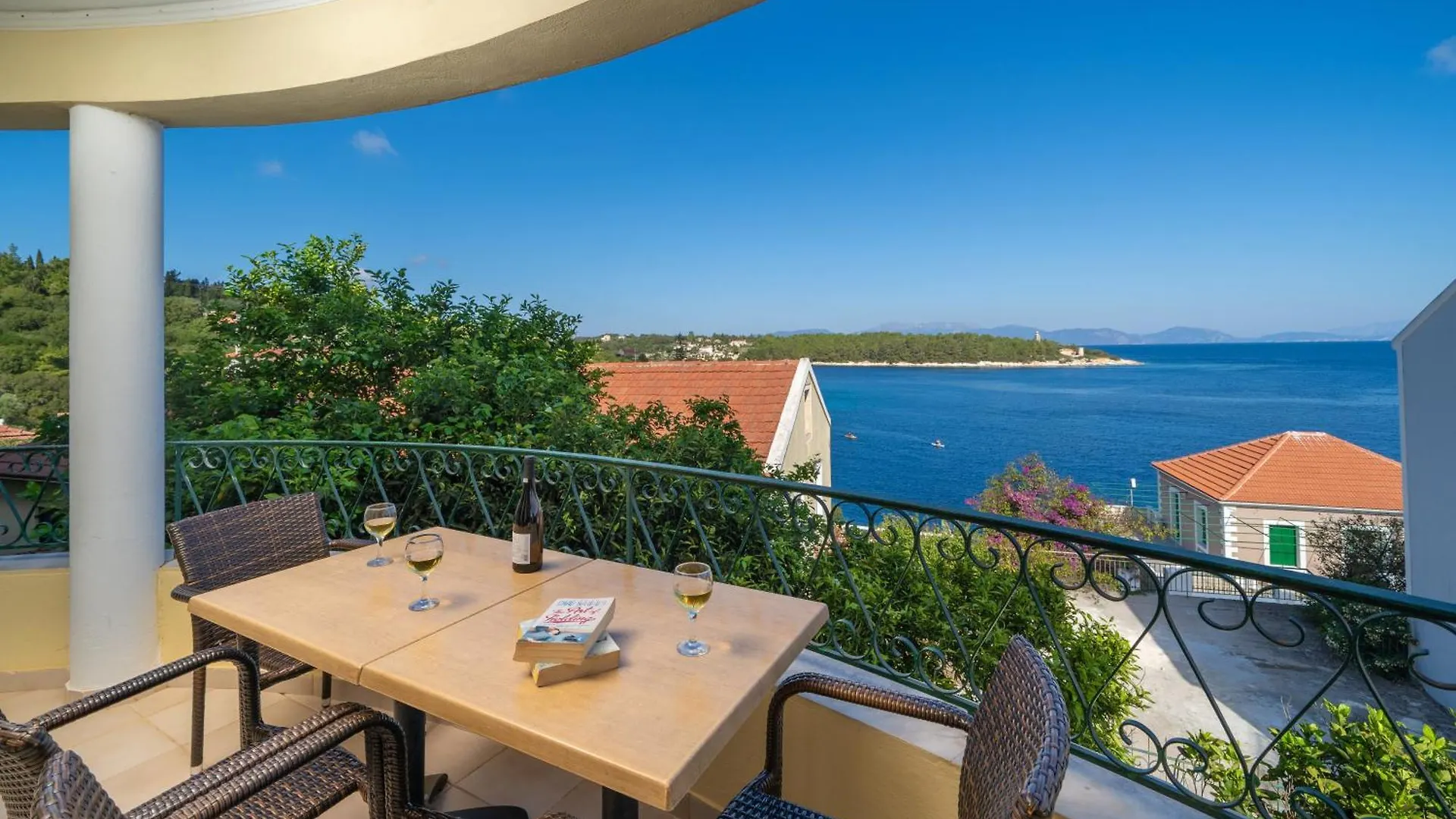 Stella Hotel Apartments Fiskardo 3*,